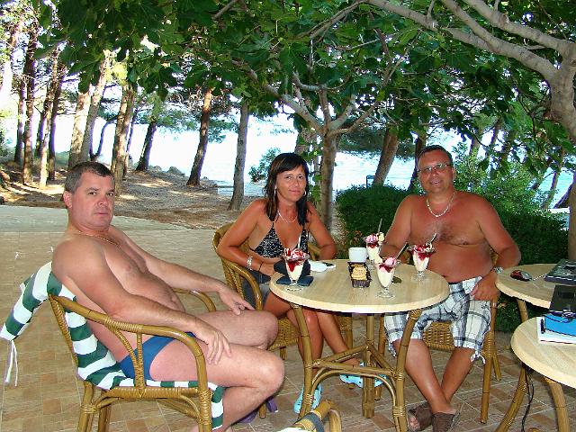 011 S kamaratmi na terase.JPG